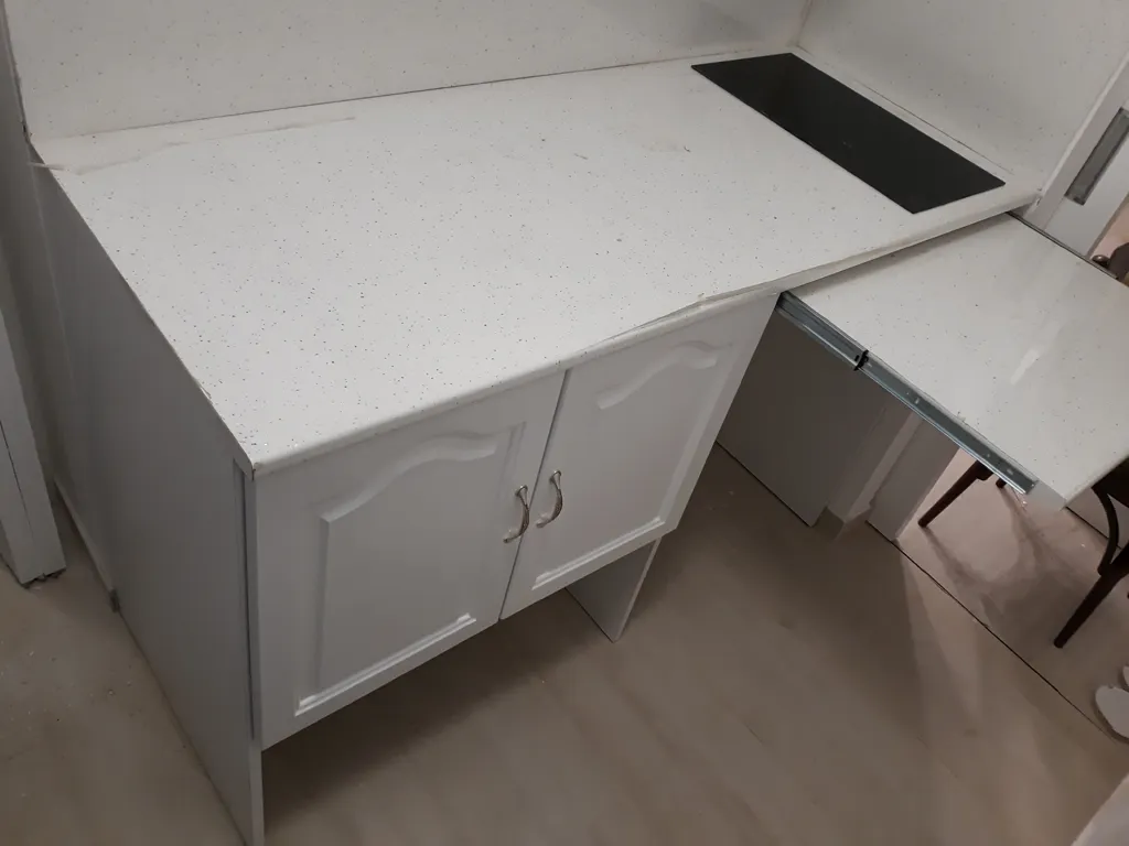 Кухненски шкаф за малка кухня